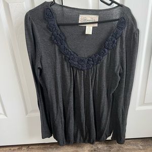 Large grey tunic, stretch waisted, flower neck